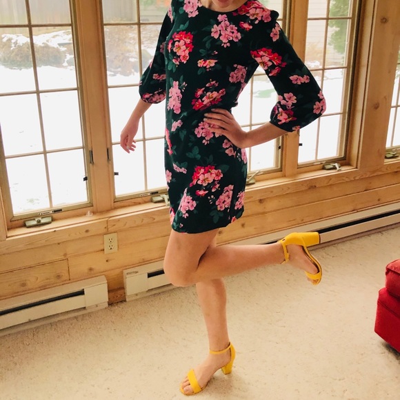 Ann Taylor Dresses & Skirts - Ann Taylor Dress 💚